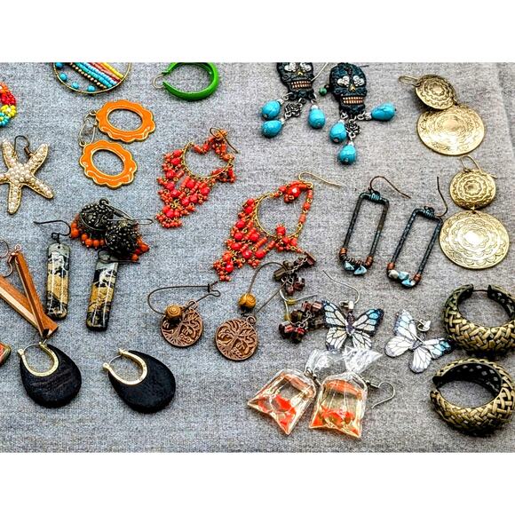 Lot of 29 Pair of Boho Vibe Earrings for Pierced Ears - Picture 10 of 10